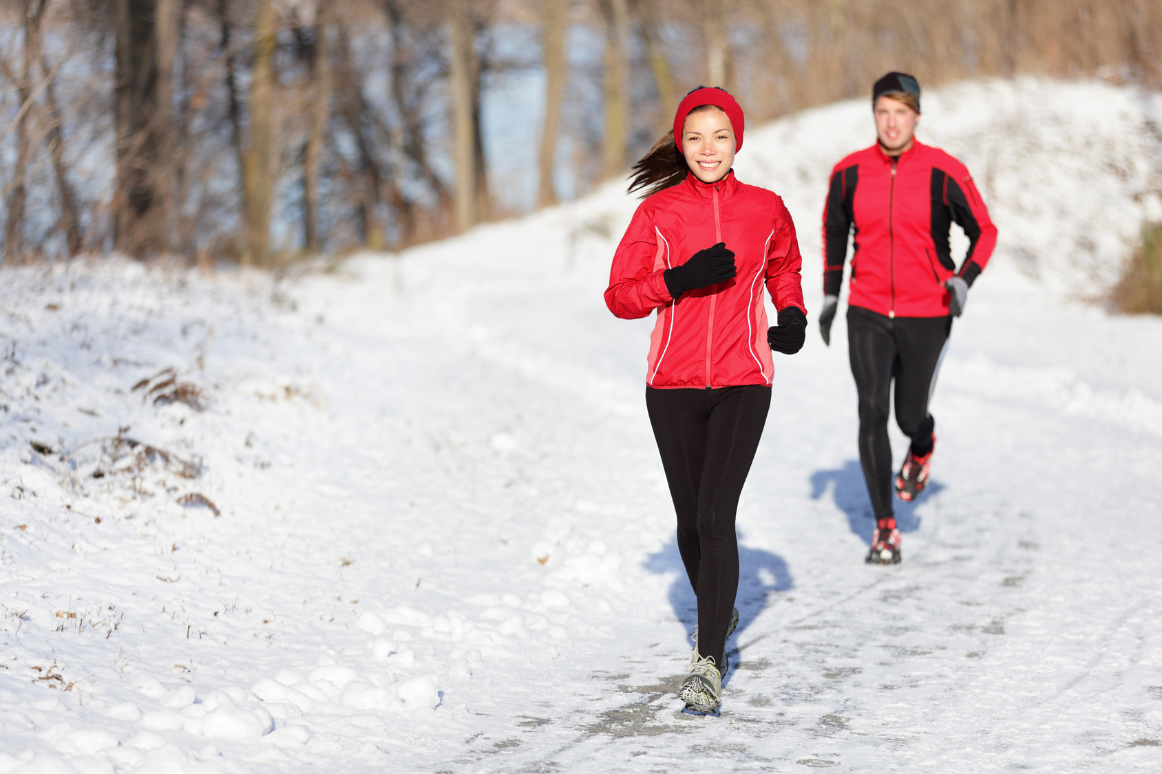 courir en hiver, neige, couple, sport